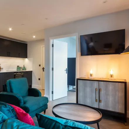 Rent this 2 bed apartment on Tofu Vegan in 54 Commercial Street, Spitalfields