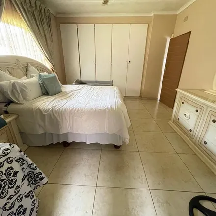 Rent this 3 bed apartment on unnamed road in uMhlathuze Ward 2, Richards Bay