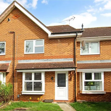 Rent this 2 bed townhouse on Balmore Wood in Luton, LU3 4EP