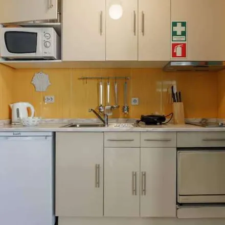 Rent this 1 bed apartment on Teatro Sá da Bandeira in Rua de Sá da Bandeira, 4000-427 Porto