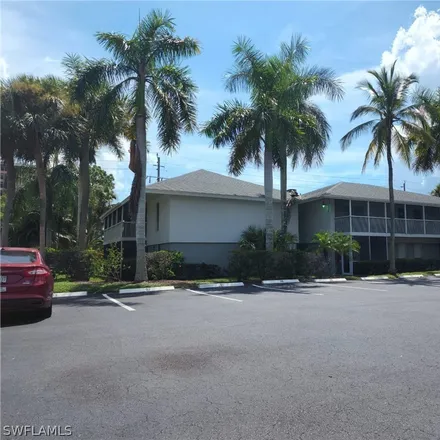 Rent this 3 bed condo on Bldg 100 in Maravilla Avenue, Fort Myers
