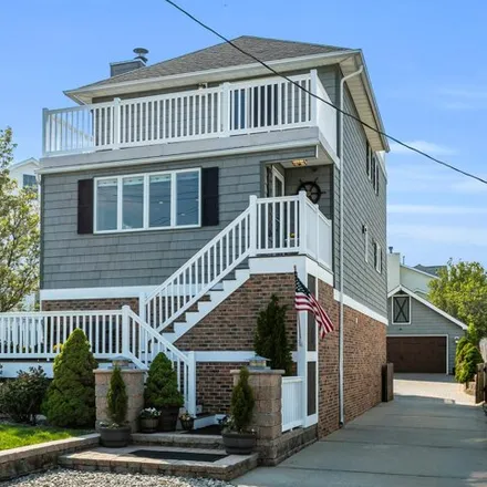 Buy this 3 bed house on 72 Waterman Avenue in Rumson, Monmouth County