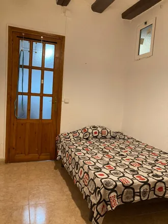Rent this 3 bed room on Carrer de Lancaster in 12, 08001 Barcelona
