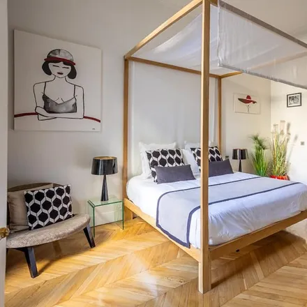 Rent this 3 bed apartment on Paris