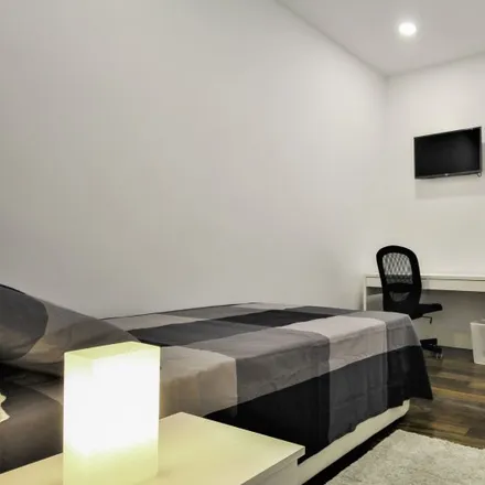 Rent this 7 bed room on Madrid in Calle de Ferraz, 57