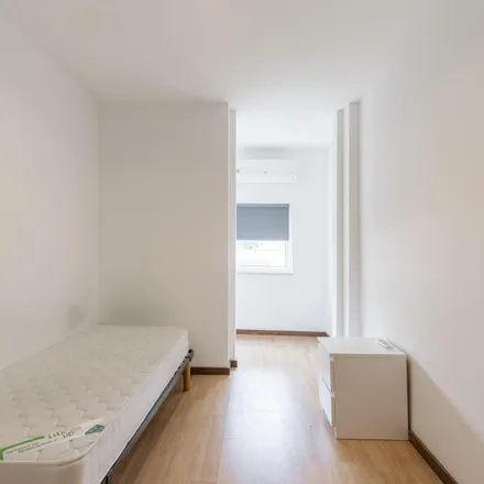 Rent this 8 bed room on 2ª Igreja Baptista do Porto in Rua do Moreira 161, 4000-099 Porto