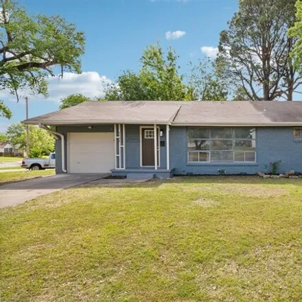 Buy this 3 bed house on 3000 South Hudson Avenue in Tulsa, OK 74114