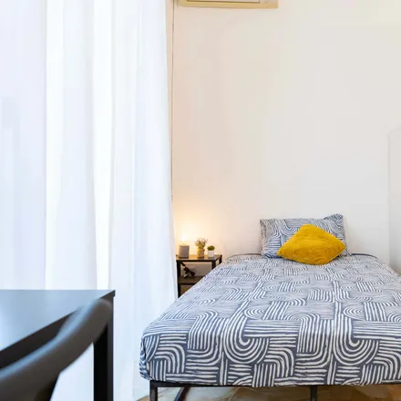 Rent this 3 bed room on Via Plinio in 43, 20129 Milan MI