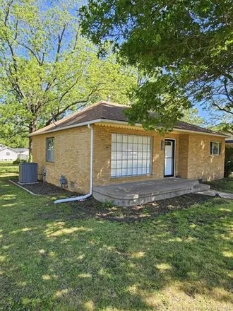 Buy this 3 bed house on 762 North 8th Avenue in Durant, OK 74701