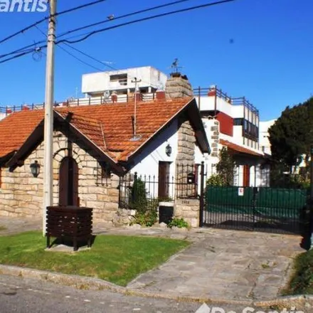 Buy this 6 bed house on Avenida de los Trabajadores 3603 in Punta Mogotes, B7603 DRT Mar del Plata