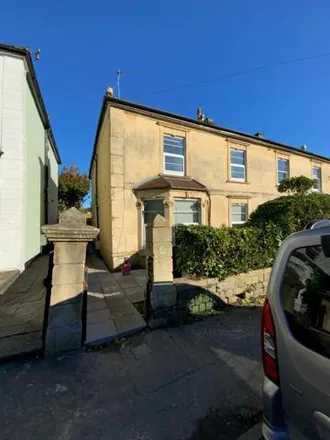 Rent this 9 bed house on 8 Greenway Road in Bristol, BS6 6SF