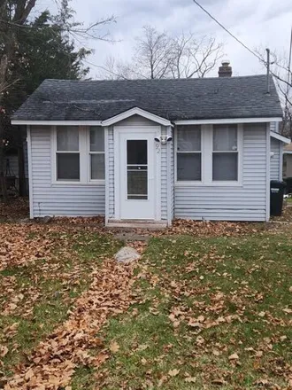 Rent this 1 bed house on 104 School Street in North Stelton, Piscataway Township
