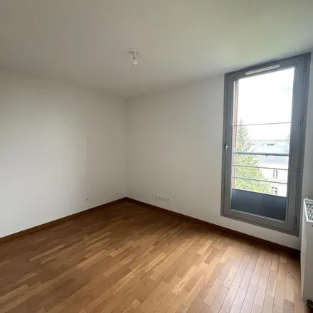 Rent this 3 bed apartment on 17 Cours Raoult in 77100 Meaux, France