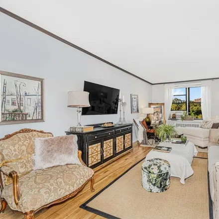 Image 3 - 2550 Independence Avenue, New York, NY 10463, USA - Condo for sale