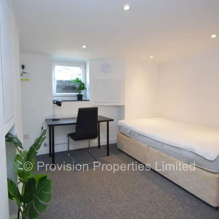 Image 4 - Royal Park Road, Leeds, LS6 1JT, United Kingdom - Townhouse for rent