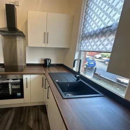 Rent this 3 bed townhouse on Beechwood Terrace in Leeds, LS4 2NG