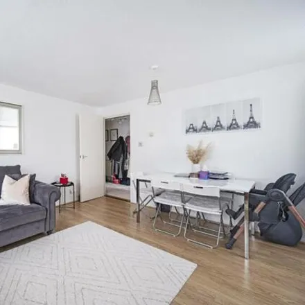 Image 7 - Bonner Primary School, Stainsbury Street, London, E2 0NF, United Kingdom - Apartment for sale