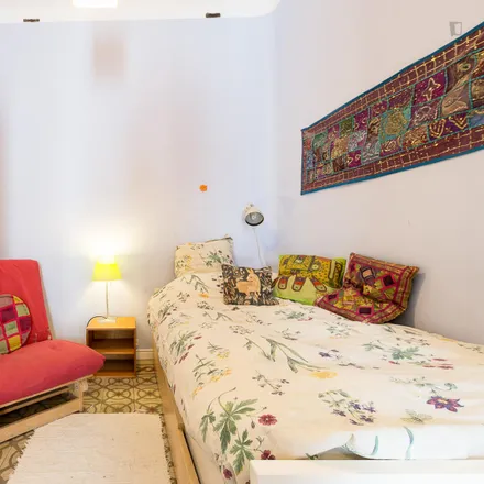 Rent this 2 bed room on Calle de Toledo in 25, 28005 Madrid