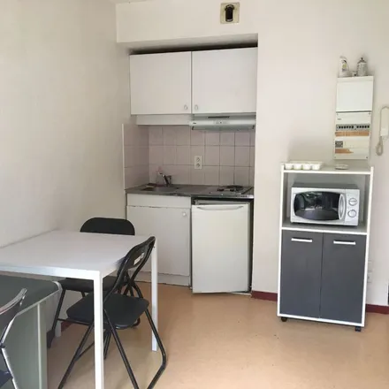 Image 5 - 16 Avenue du Maréchal Joffre, 12000 Rodez, France - Apartment for rent