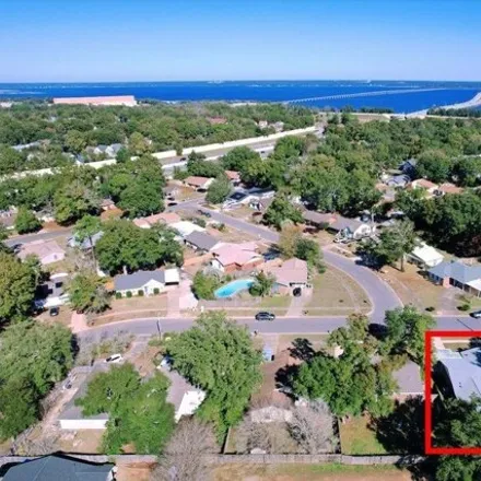 Image 2 - 4201 Elmcrest Drive, Ferry Pass, FL 32504, USA - House for sale