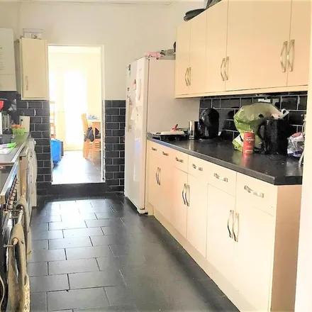 Rent this 8 bed townhouse on 204 Tiverton Road in Selly Oak, B29 6BU