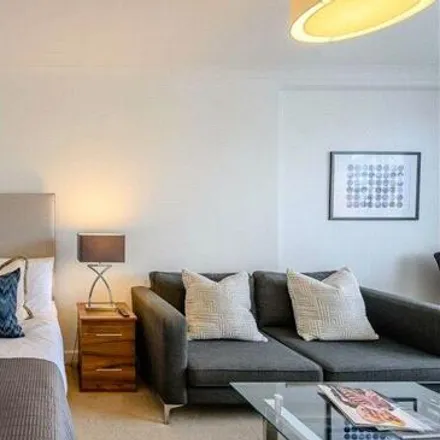 Image 3 - The Greenhouse, 27a Hill Street, London, W1J 5LR, United Kingdom - Apartment for rent