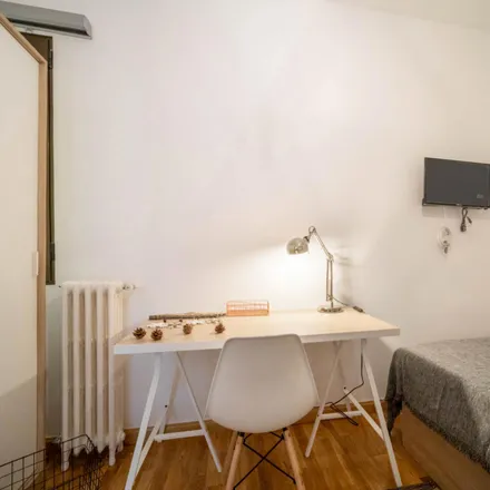 Image 2 - Madrid, Calle de O'Donnell, 32, 28009 Madrid - Room for rent