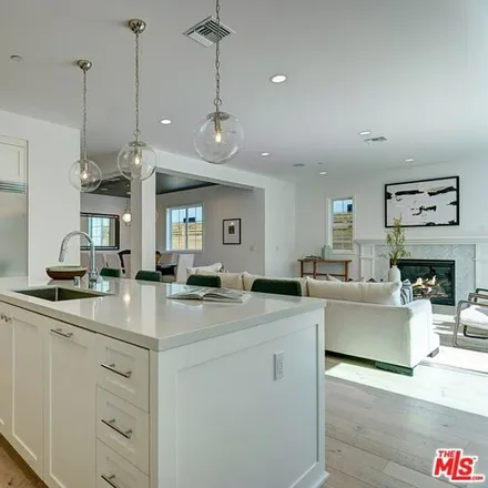 Image 9 - 3757 Moore St, Los Angeles, California, 90066 - House for sale