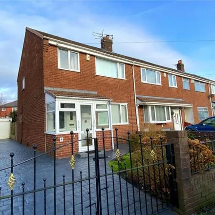 Buy this 3 bed townhouse on Calder Drive in Kearsley, BL4 8PL