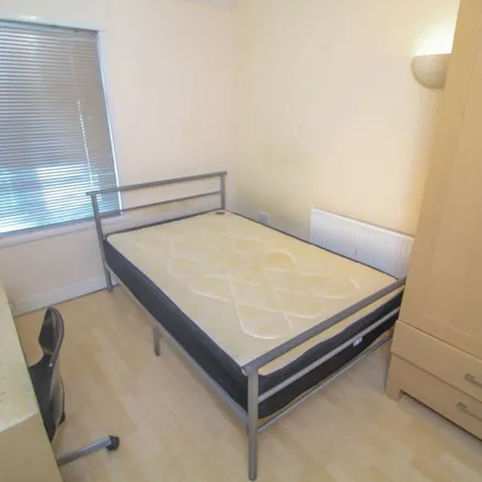 Rent this 2 bed apartment on Richmond Road in Cardiff, CF24 3BU