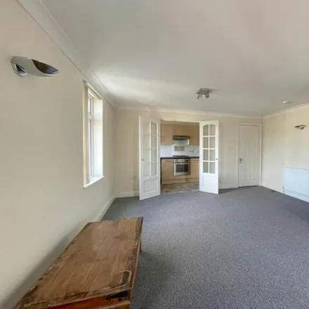 Image 3 - Manor Road, Paignton, Devon, Tq3 - Apartment for sale