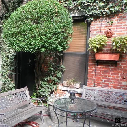 Rent this studio house on 412 West 46th Street in New York, NY 10036