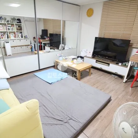 Rent this 2 bed apartment on 서울특별시 강남구 논현동 16-25