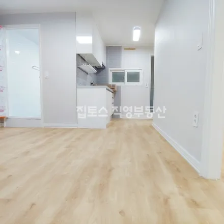 Rent this 3 bed apartment on 서울특별시 송파구 석촌동 263-8