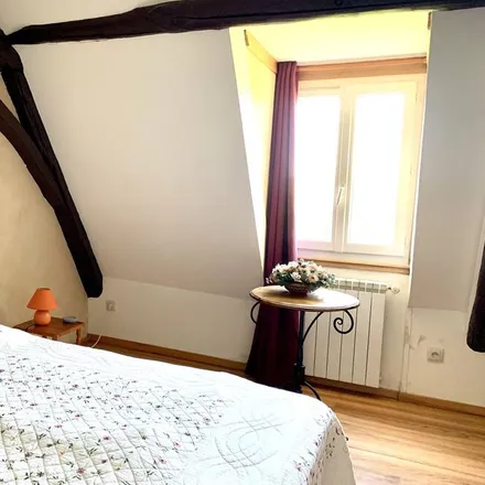 Rent this 5 bed townhouse on 24260 Savignac-de-Miremont