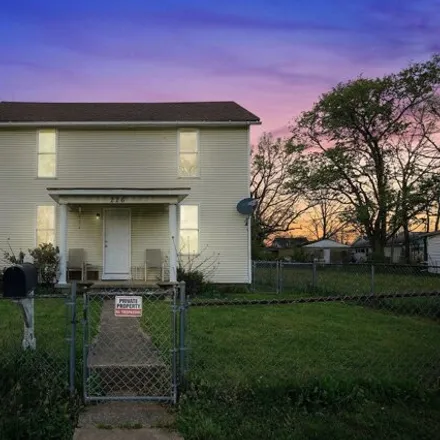 Buy this 2 bed house on 258 Logan Street in Circleville, OH 43113