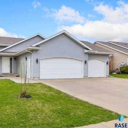 Buy this 4 bed house on 2883 North Pampas Grass Avenue in Reppert Addition, Sioux Falls