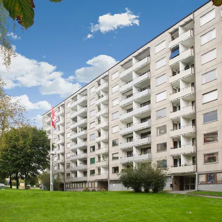 Rent this 4 bed apartment on Folkvisegatan 18 in 422 41 Gothenburg, Sweden