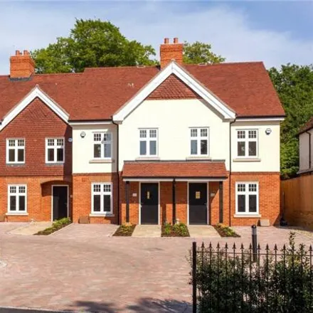 Rent this 4 bed townhouse on Wargrave Hill in Wargrave, RG10 8JG