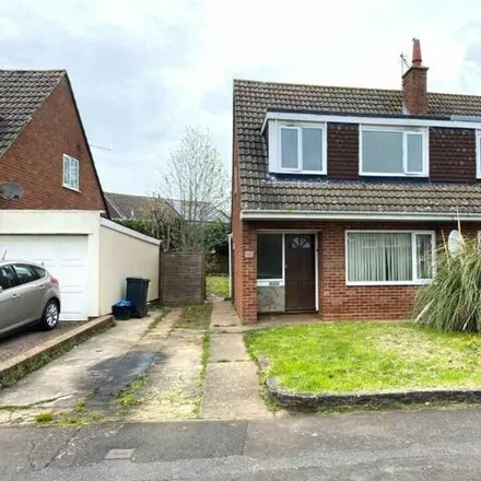 Buy this 3 bed duplex on Holford Road in Bridgwater, TA6 7NX