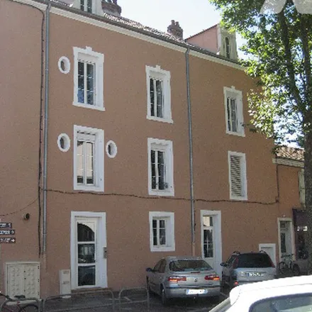 Rent this 4 bed apartment on 7 A Rue Anatole France in 71100 Chalon-sur-Saône, France