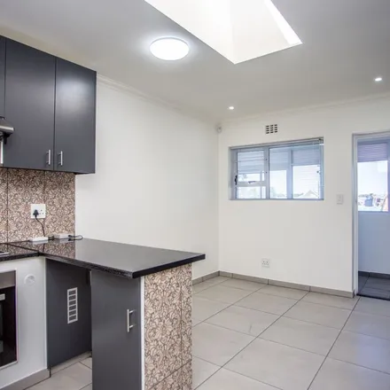 Image 5 - 4th Avenue, Churchill Estate, Parow, 7500, South Africa - Apartment for rent