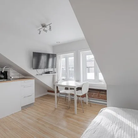 Rent this 1 bed apartment on Coiffure Enfin Libre in 65 Rue Saint-Jean, Quebec