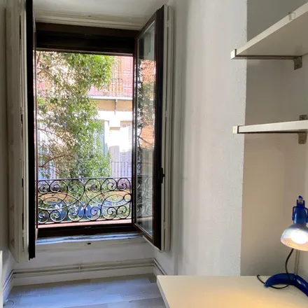 Rent this 7 bed room on Calle del Mesón de Paredes in 20, 28012 Madrid