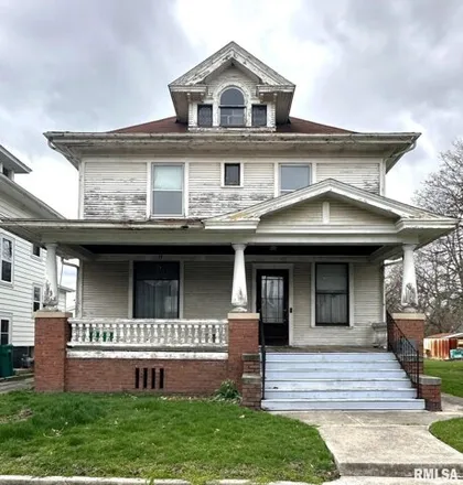 Buy this 4 bed house on 146 Sumner Street in Galesburg, IL 61401