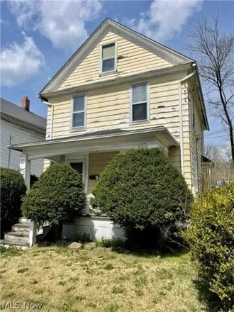 Rent this 3 bed house on Akron Safety Lite in East South Street, Akron