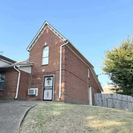 Buy this 3 bed house on 5572 Oak Branch Circle North in Shelby County, TN 38135