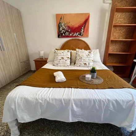 Rent this 5 bed room on Carrer de Reig Genovés in 7, 46019 Valencia