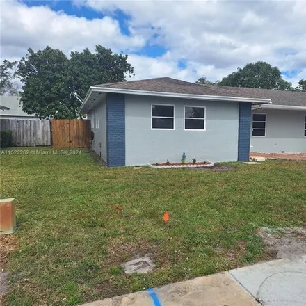 Image 2 - 2423 Dunhill Avenue, Miramar, FL 33025, USA - House for sale