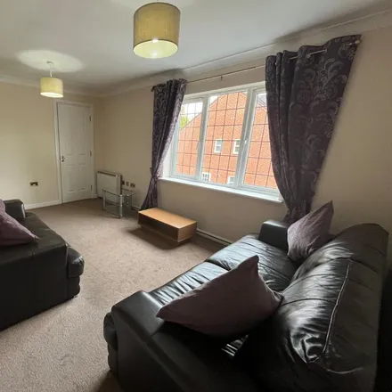 Image 3 - Dickens Heath Road, Dickens Heath, B90 1QG, United Kingdom - Apartment for rent